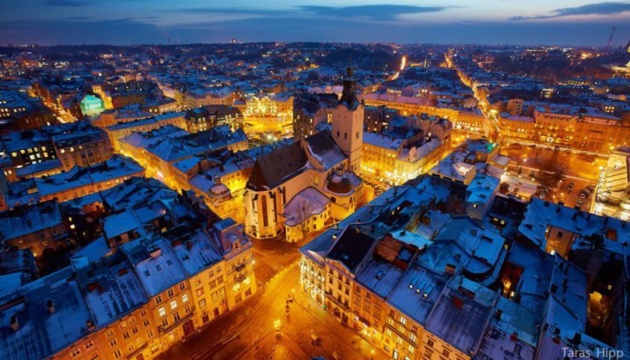 На Львівщині задля енергоощадження заборонили зовнішнє та рекламне освітлення