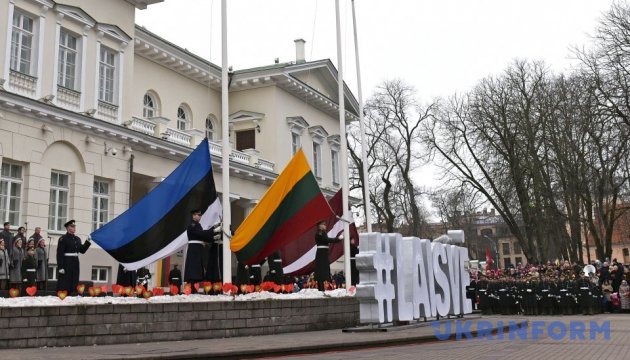 Порошенко привітав литовців із 99 річницею відновлення державності