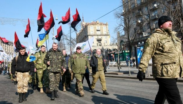 На Хрещатику проходить марш ветеранів АТО На Хрещатику проходить марш ветеранів АТО