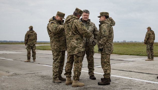 Угроза полномасштабной агрессии нависла по всей линии границы с РФ - Порошенко
