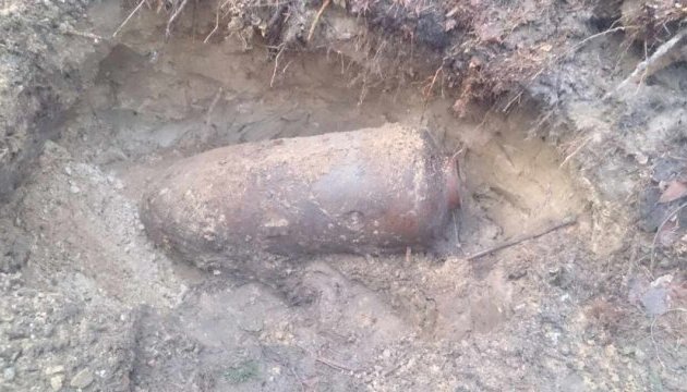На Львівщині піротехніки знешкодили п'ятсоткілограмову авіабомбу На Львівщині піротехніки знешкодили п'ятсоткілограмову авіабомбу