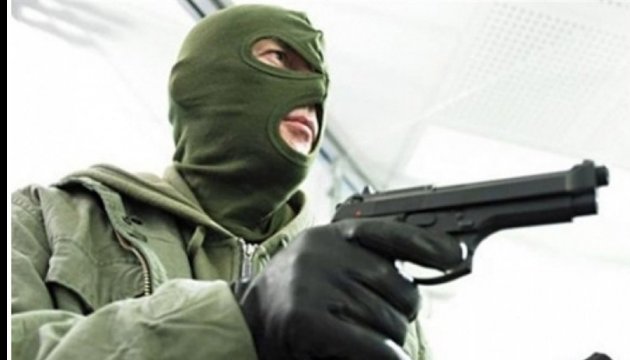 У Білій Церкві грабіжник застрелив охоронця в ювелірному магазині У Білій Церкві грабіжник застрелив охоронця в ювелірному магазині