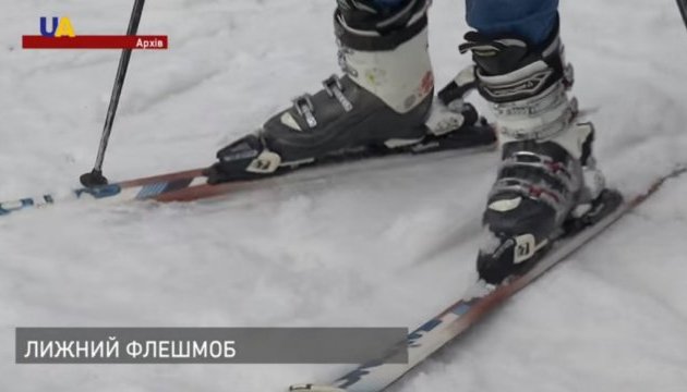 У Києві провели лижний флешмоб на підтримку людей із рідкісними хворобами