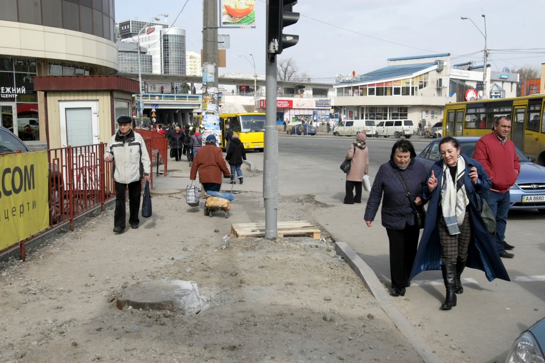 Територія навколо метро Територія навколо метро