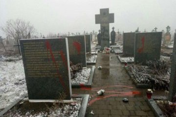 У Львові вандали спаплюжили пам’ятник польським професорам