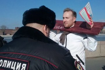 У Петербурзі читали Конституцію навпроти в'язниці