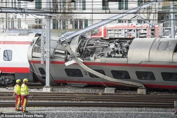 У Швейцарії зійшов з рейок вагон потяга, є постраждалі
