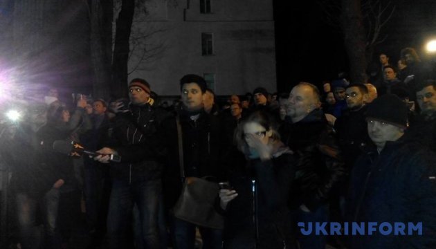 Активісти приїхали до голови Солом'янського суду додому