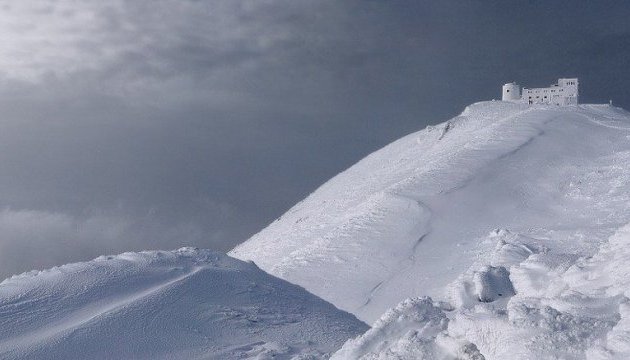 На схилах популярної серед туристів гори Піп Іван - лавинна небезпека 