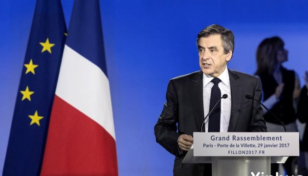 Франсуа Фійон теж закликав голосувати за Макрона у другому турі