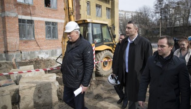 Кличко перевірив будівництво нової школи 