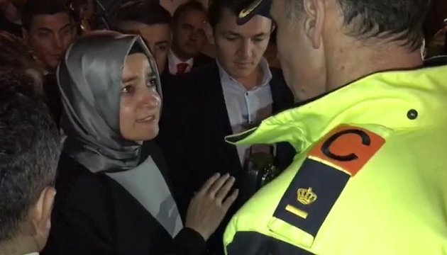 Нідерланди видворили турецького міністра соцполітики