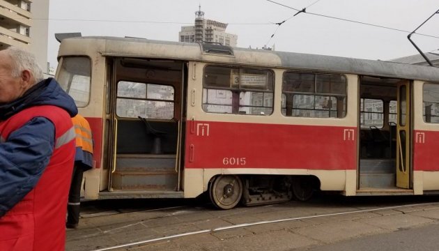 У центрі Києва два трамваї зійшли з рейок