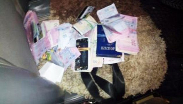 На КПВВ «Майорське» виявили 150 тисяч гривень готівкою 