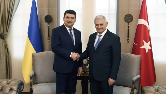 Ukraine, Turkey sign agreement on travels with national ID cards