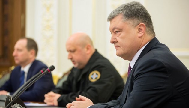Poroschenko schlägt vor, Verkehrsverbindung mit besetzten Gebieten komplett einzustellen