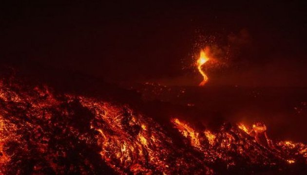 Вулкан Етна викинув стовп лави: постраждали журналісти ВВС і туристи