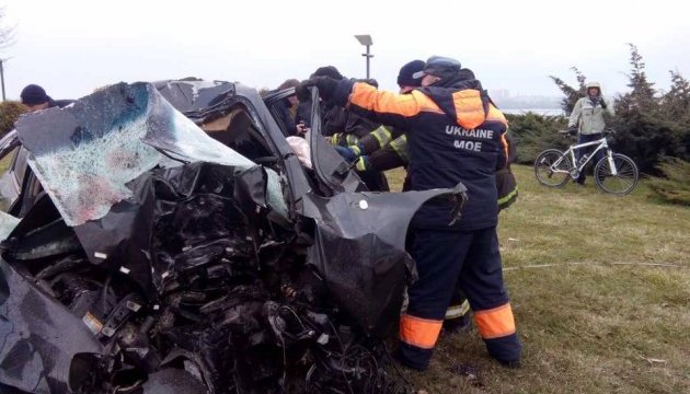 Моторошне ДТП у Дніпрі: авто розбите вщент, троє загиблих