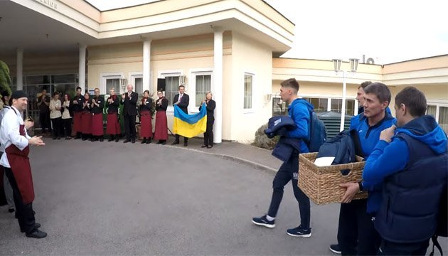 Збірну України з футболу тепло зустріли в Австрії