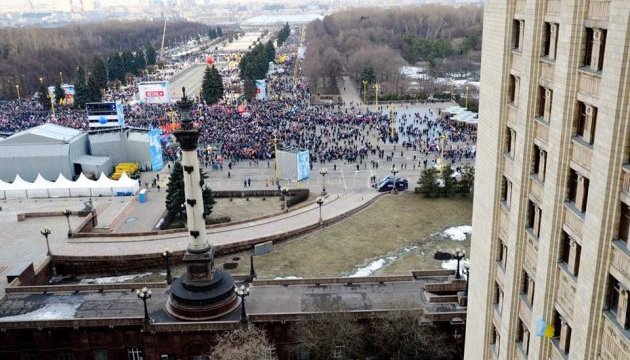 ФСБшники побили аспіранта МДУ за український прапор у вікні