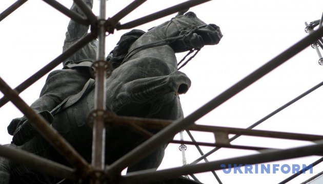 У Києві вандали залишили коня Щорса без ноги