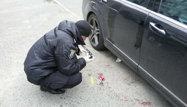 У Києві біля банку чоловіка вдарили по голові та вкрали сумку з грошима 