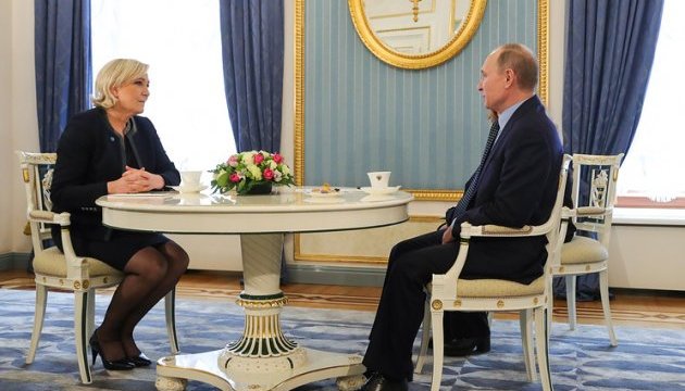 Ле Пен пропонує Путіну обмін розвідданими