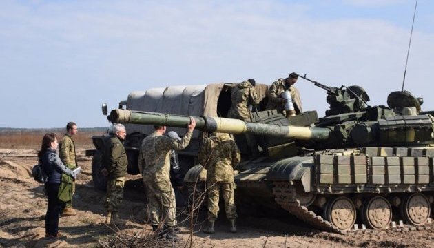 Два фільми про війну знімають на базі танкової бригади на Чернігівщині