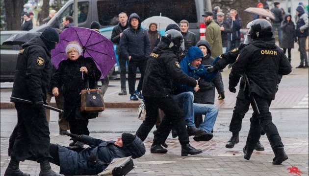 Усіх затриманих у Мінську працівників ЗМІ вже відпустили - журналіст