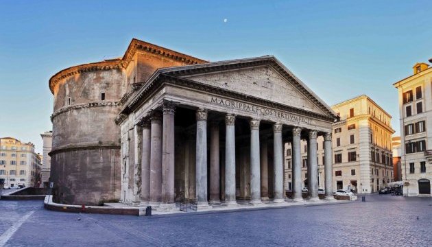 У Римі заарештували жінку, яка пошкодила канделябри стародавнього Пантеону