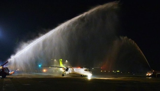 В Одесі перший рейс лоукостера AirBaltic зустріли 