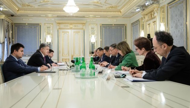 Порошенко говорив з послами G7 та ЄС про блокаду Донбасу і тиск на Москву