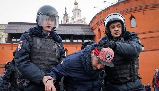 Канада засудила затримання учасників протестів у Росії