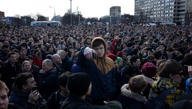 Події у Москві: випускання пари чи початок демократизації?