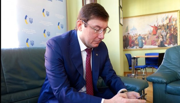 Півтора мільярди Януковича Луценко пропонує віддати на медицину й транспорт