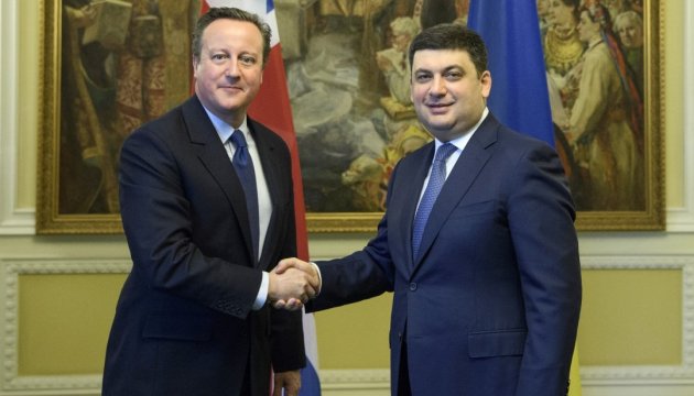 PM Groysman, David Cameron discuss reforms in Ukraine, situation in Donbas 