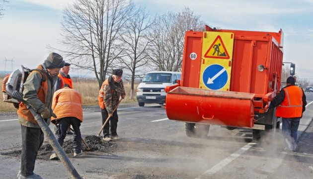 Ukraine to repair, build 10,000 kilometers of roads within five years