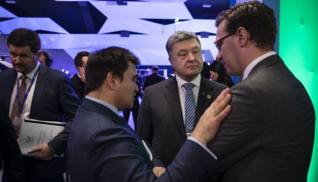 Порошенко на конгресі ЄНП: Об'єднаємо зусилля, щоб повернути Донбас та  Крим