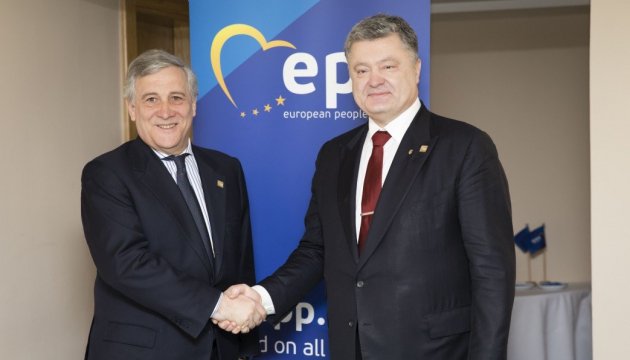 Supresión de visados para Ucrania: Poroshenko discute con Tajani la votación del 6 de abril