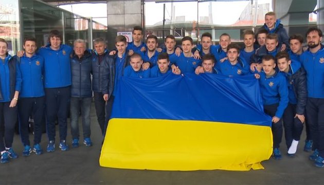 Збірну України U-17 вітали у Будинку футболу