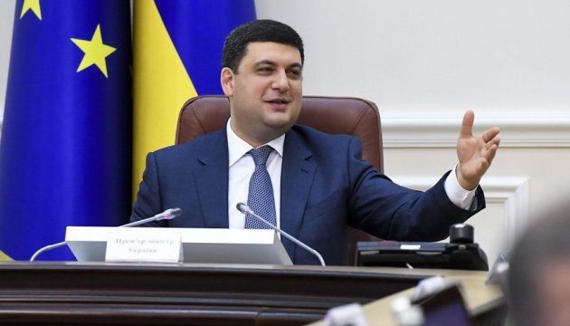 Groysman congratulates Ukrainians on signing visa-free regime