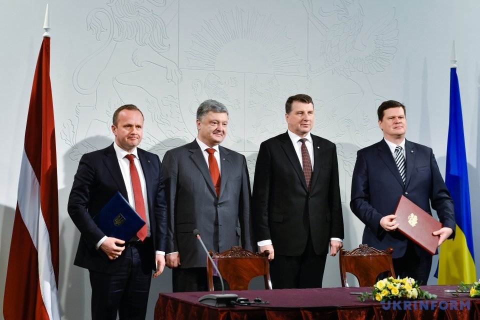 Остап Семерак,  Петро Порошенко, Раймондс Вейоніс, Каспарс Герхардс (зліва направо)