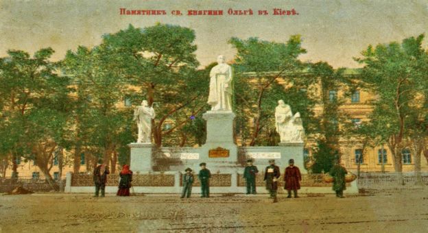 Перша робота І. Кавалерідзе як скульптора - пам'ятник княгині Ользі в Києві. Встановлений 1911 року, відновлений в 1996-му 