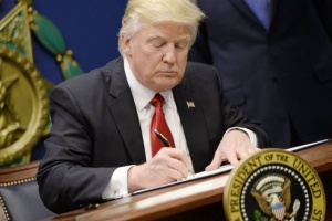 Трамп підписав визначальний для ринку криптовалюти закон про стейблкоїни