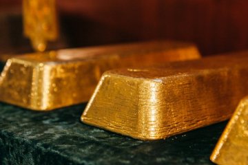 Экс-прокурор подозревается в завладении 8 килограммами золота