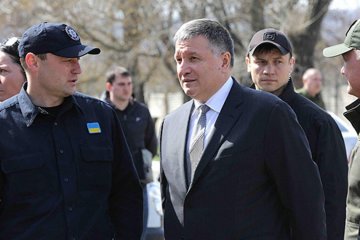 Аваков пропонує перші водійські права видавати на два роки