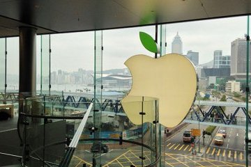 Apple уволила более 300 работников, которые прослушивали Siri