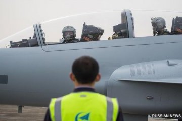 Китайський навчально-бойовий винищувач успішно провів свій перший політ