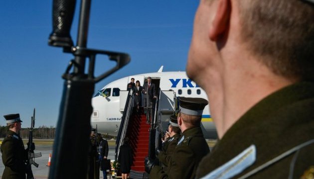 Порошенко розпочав офіційний візит до Латвії
