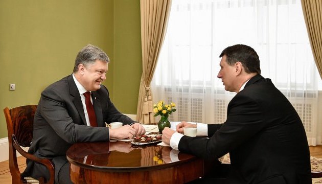 У Ризі розпочалася зустріч президентів України та Латвії